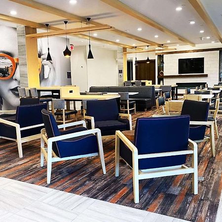 La Quinta Inn & Suites By Wyndham Pflugerville Buitenkant foto